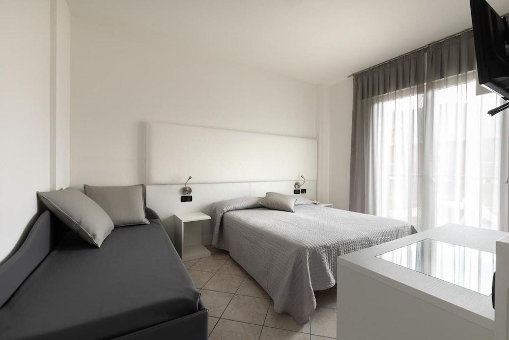 Hotel Kennedy Lido di Jesolo Esterno foto