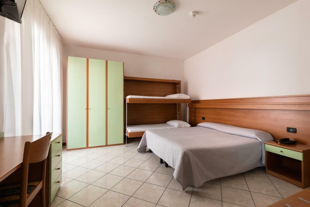 Hotel Kennedy Lido di Jesolo Esterno foto