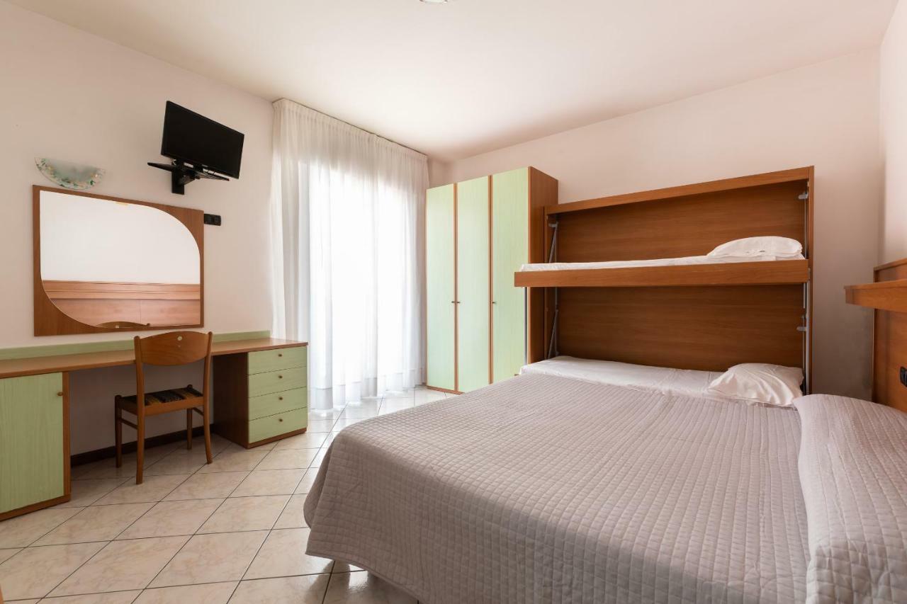 Hotel Kennedy Lido di Jesolo Esterno foto