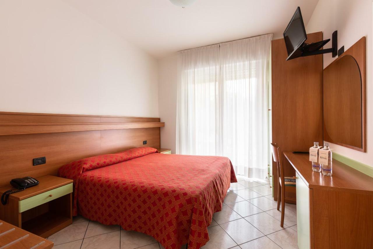 Hotel Kennedy Lido di Jesolo Esterno foto